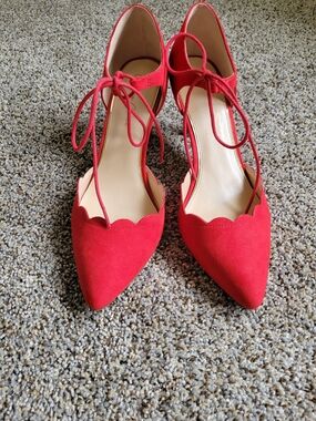 Audrey Brooke Red Pointed-Toe Scalloped Lace-Up Heels